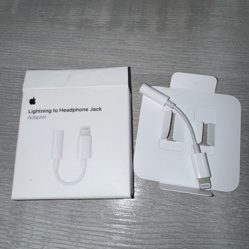Apple  MMX62AM/A Headphone Jack Adapter  Lightning to Headphone Jack
